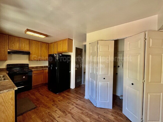 Building Photo - 2582 Ridge Dr