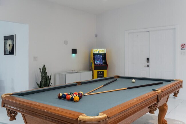 Building Photo - 20010 Highland Lakes Blvd