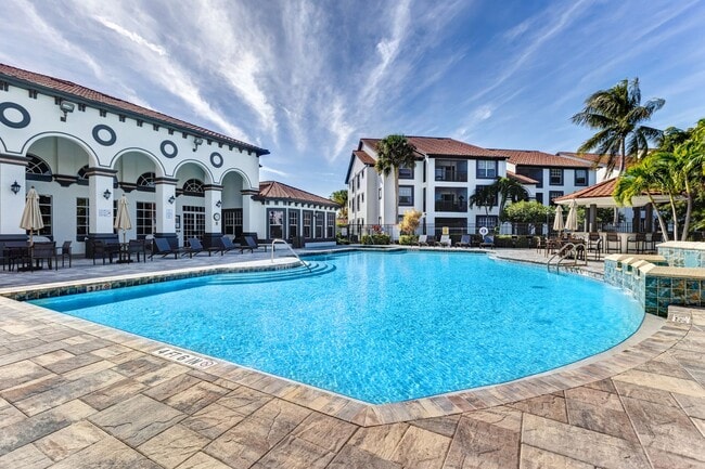 Building Photo - ** FAIRWAY PRESERVE ** 3 BED / 2 BATH CONDO - PET OK! - NORTH NAPLES - ANNUAL RENTAL