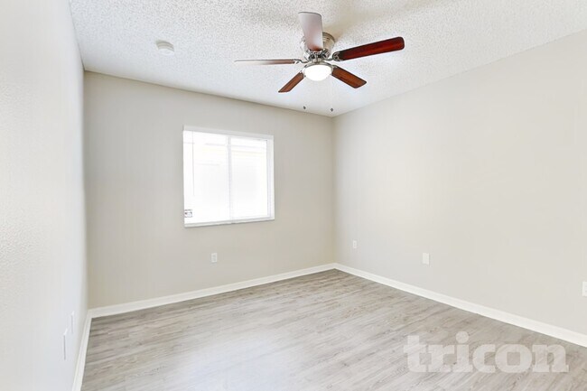 Building Photo - 11759 Lynmoor Dr