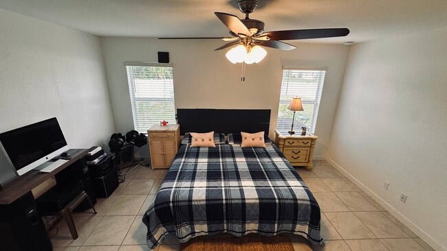 Building Photo - 3869 SE Lee St