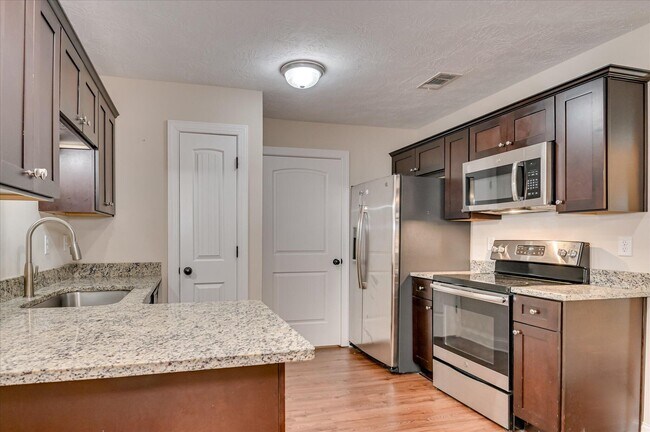 Building Photo - 733 Leela Ct