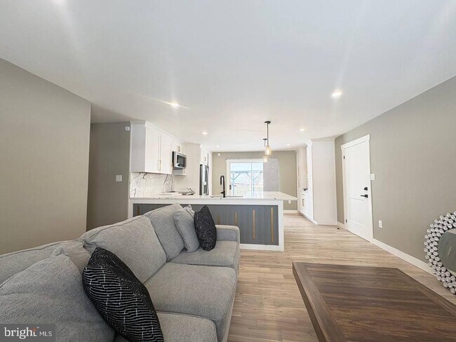 Building Photo - 13223 Hawthorn Ln