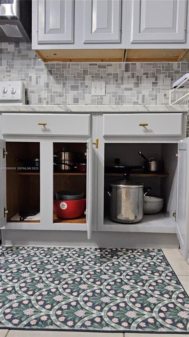 Building Photo - 4201 SW 60th Pl