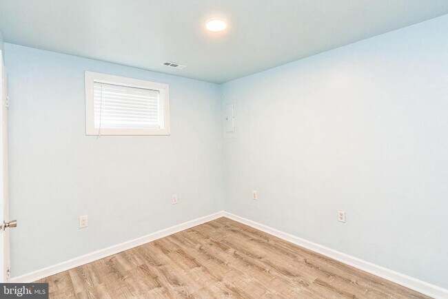 Building Photo - 311 Oakridge Dr