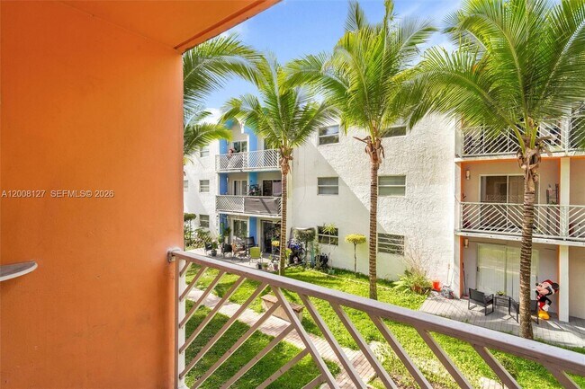 Building Photo - 4335 NW S Tamiami Canal Dr