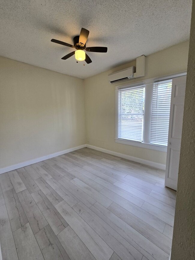 Building Photo - CHARMING 2 BEDROOM 1 BATH APARTMENT HOME - $500 OFF FIRST MONTH RENT!