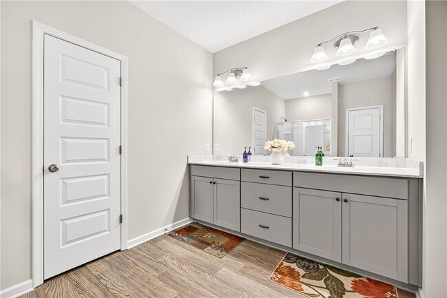 Building Photo - 133 Madison Bend