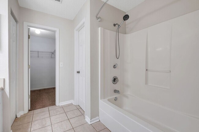 Building Photo - NE Tallahassee Townhome with Community Pool