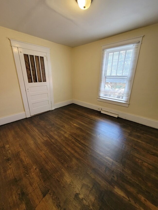 Building Photo - Affordable 3 BR on Tipton!