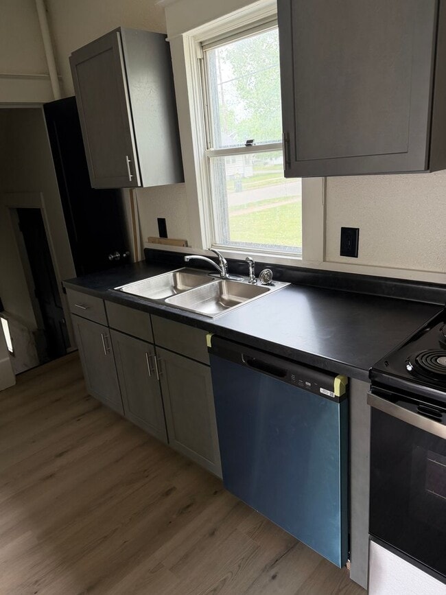 Building Photo - Fully remodeled 3 bedroom house