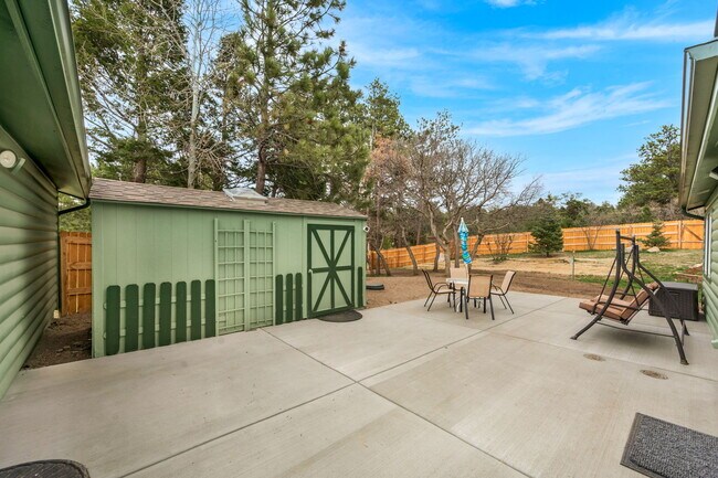 Building Photo - 15632 S Ray Dr