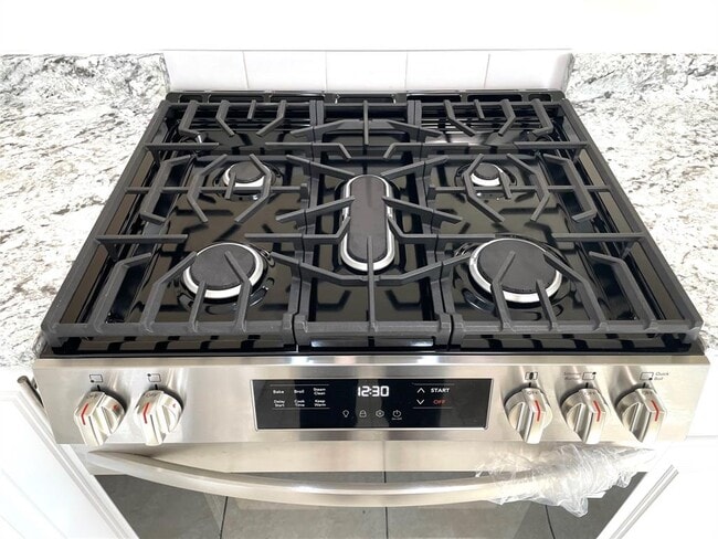 Building Photo - 6510 Hickman Ave