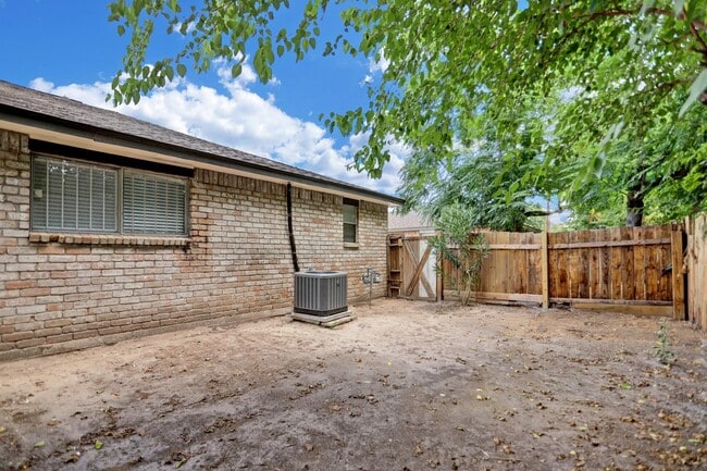 Building Photo - 12609 Veterans Memorial Dr