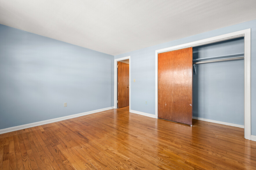 Building Photo - 328 Park Ave