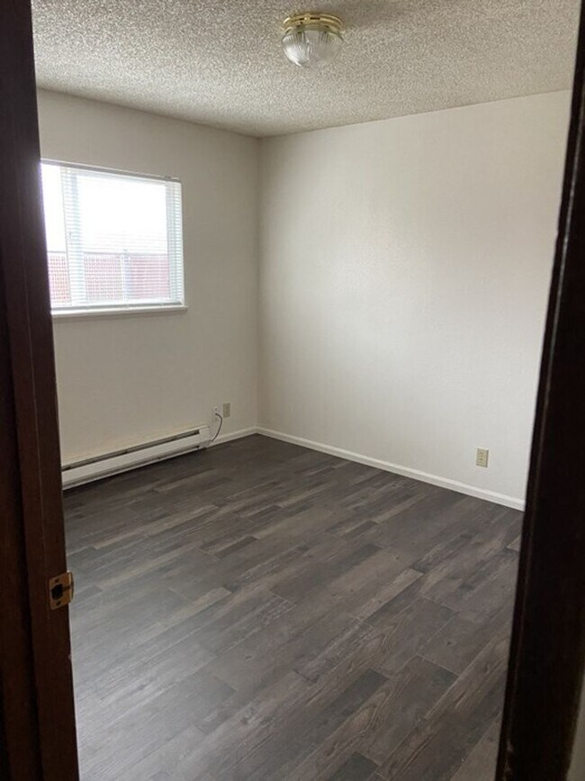 Building Photo - 174a