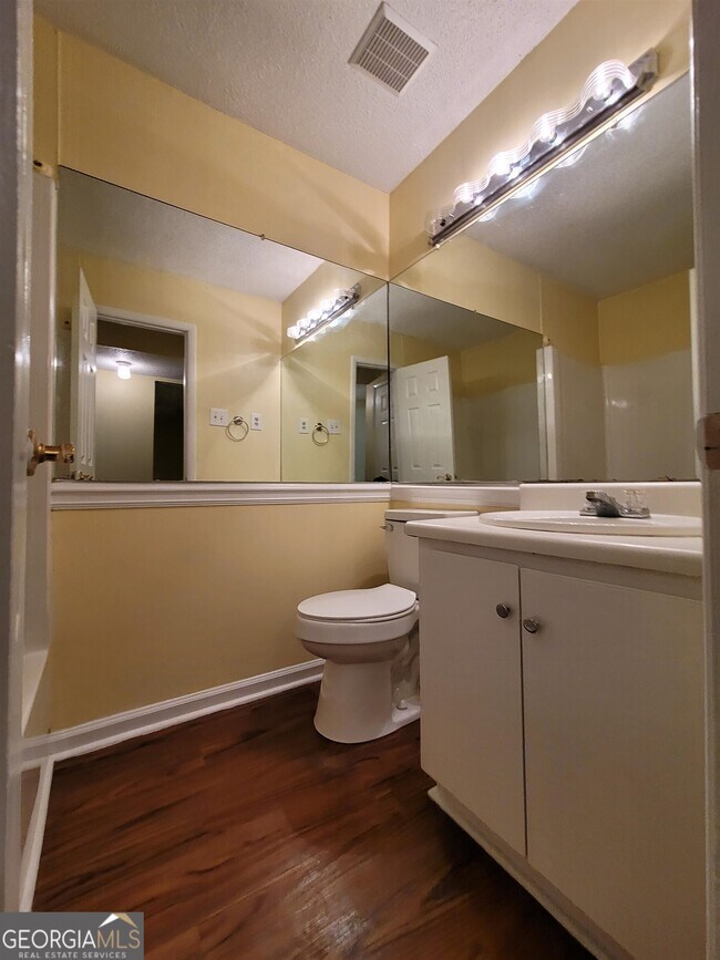 Building Photo - 111 Stoneridge Dr