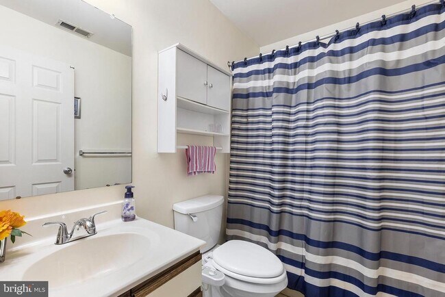 Building Photo - 1102 Diamond Dr