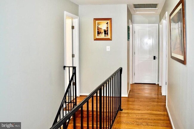 Building Photo - 2235 Abbotsford Dr