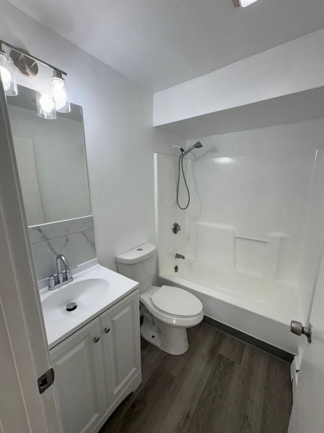 Building Photo - 158-162 Water Street-Unit 6