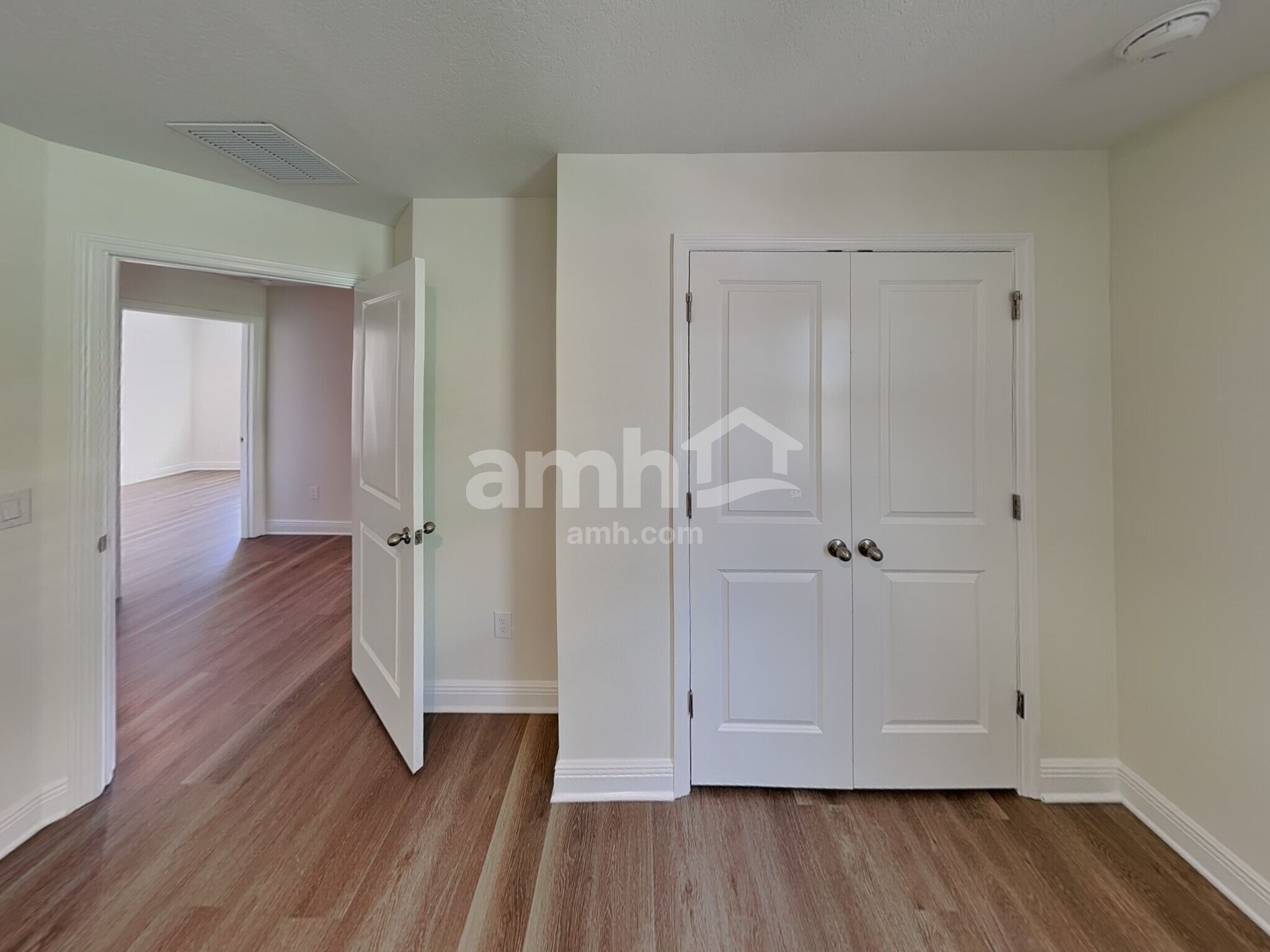 Building Photo - 5932 Pinewood Ests Dr