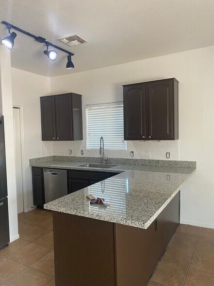 Building Photo - 7805 S Hidden Places Loop