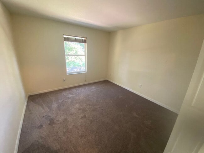 Building Photo - Beautiful, Family & Pet Friendly, 2 Story,...