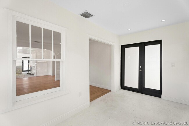 Building Photo - 517 55th St