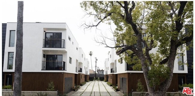 Building Photo - 623 Mariposa Ave