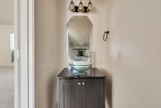 Building Photo - 3018 Blue Jay Ln