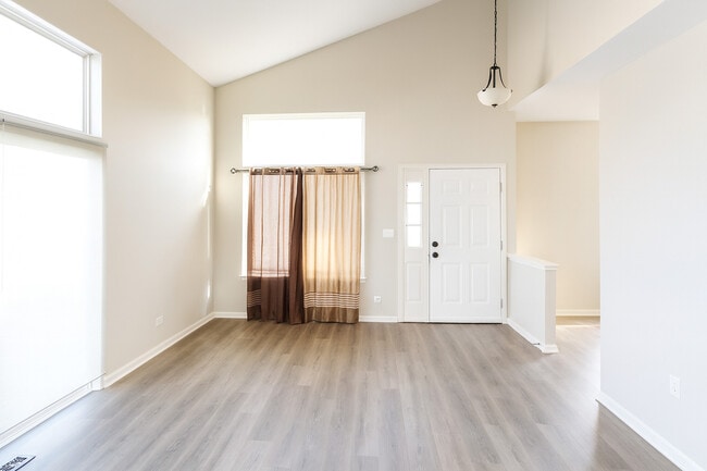 Building Photo - 1037 Park Hill Cir