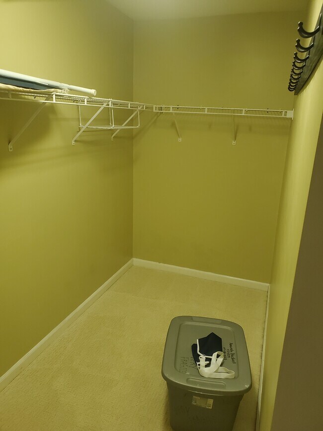 Large walk-in closet in master bedroom. - 42 Gr-Pd-51