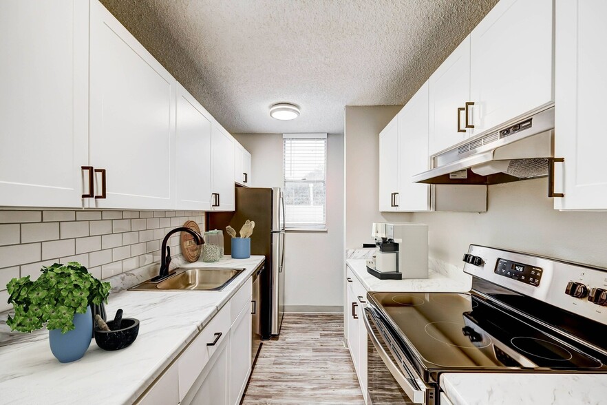 Kitchen - Elevate Apartment Homes