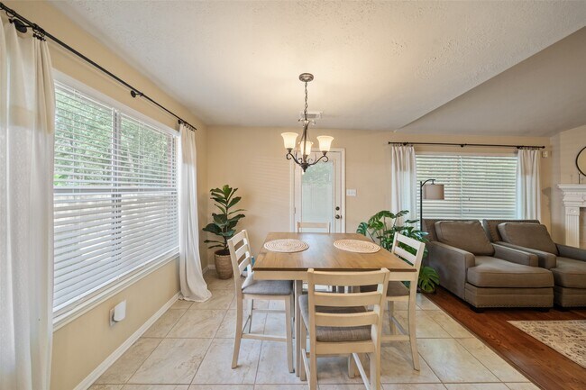 Building Photo - 135 S Delta Mill Cir