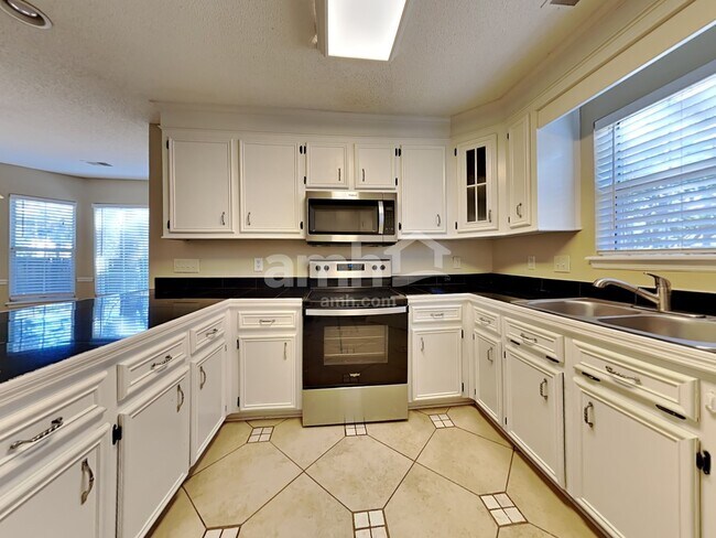 Building Photo - 602 Majestic Oak Dr