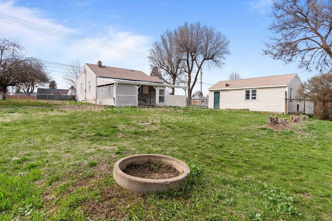 Building Photo - 6950 N Crestline St