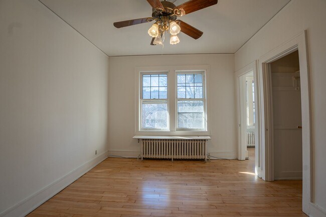 Building Photo - 2222 E Park Pl