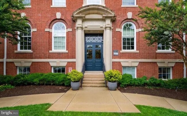 Building Photo - 2035 2nd St NW