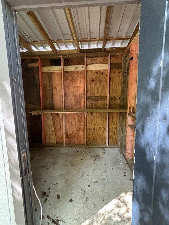 Building Photo - Available 5/9! Charming & Convenient Brick Ranch