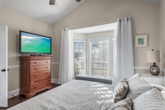 Building Photo - 187 Tropical Breeze Dr