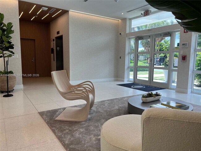 Building Photo - 9821 E Bay Harbor Dr