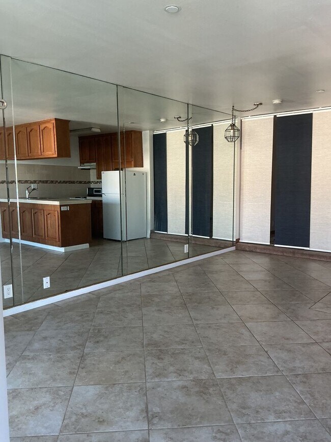 Building Photo - Los Caballeros Clubhouse #1302