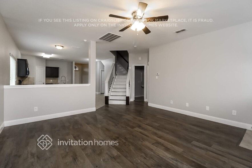 Building Photo - 652 Creekview Dr