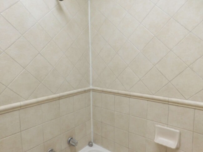 Building Photo - 4 Bedroom Home in El Dorado minutes from D...