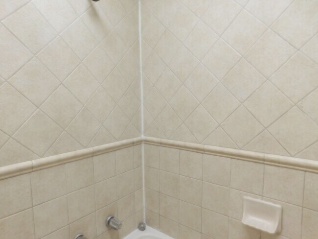 Building Photo - 4 Bedroom Home in El Dorado minutes from Down Town!