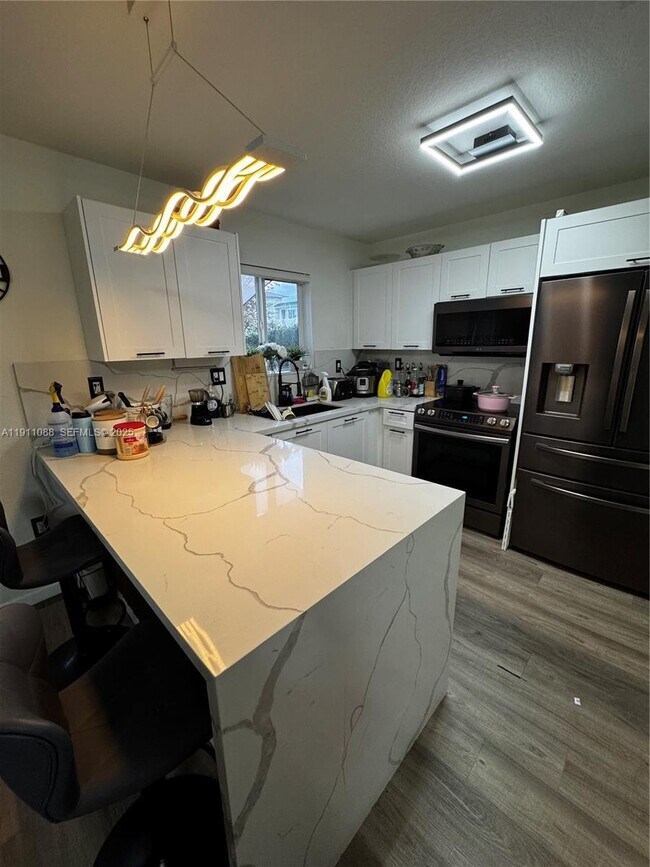 Building Photo - 167 SW 6th Ln