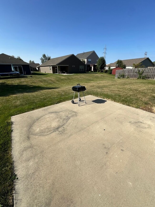 Building Photo - Lovely 3bdrm Home!