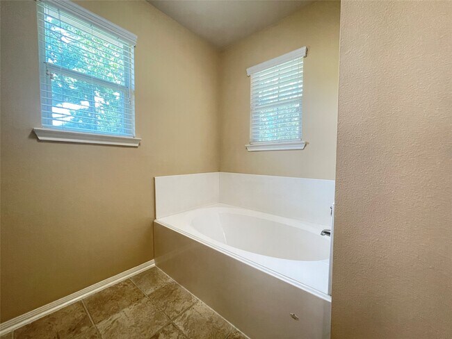 Building Photo - 13518 Primula Ct
