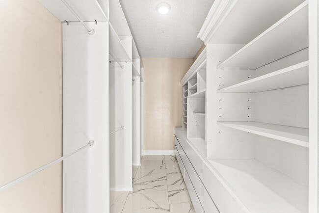 Building Photo - 5872 NW 73rd Ct