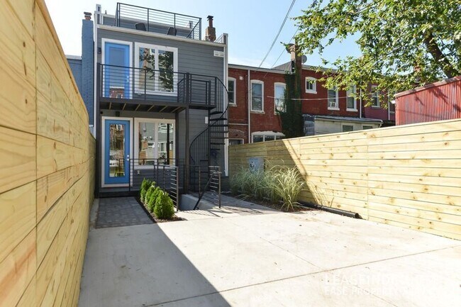 Building Photo - 158 Todd Pl NE